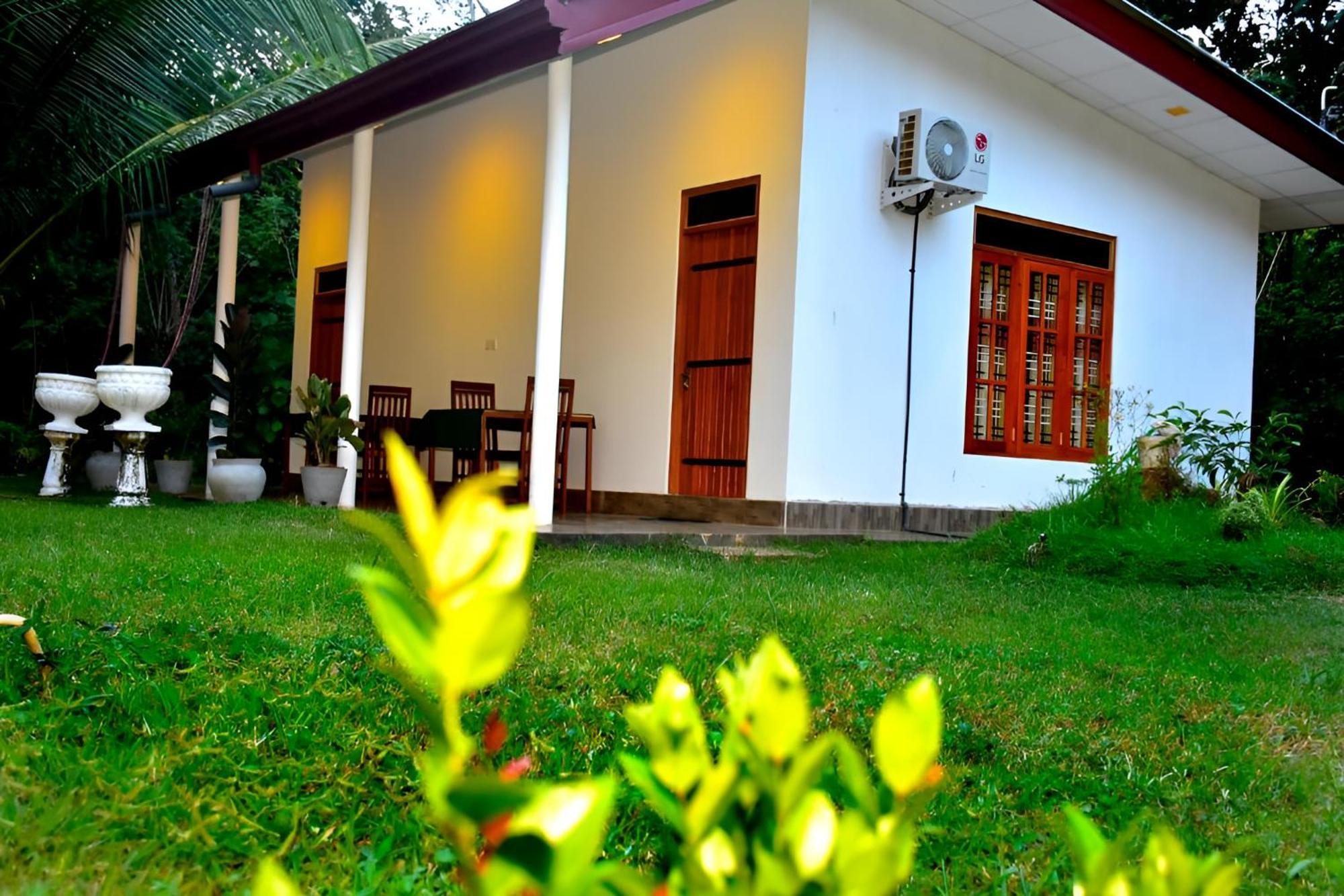 Little Ele Safari Lodge Удавалаве Екстериор снимка